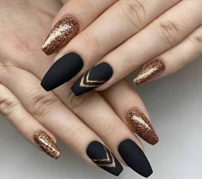 Niche Utama 1  Classy Black Nail Designs To Glam You Up