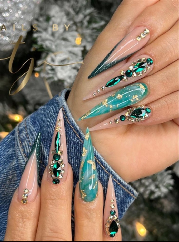 Niche Utama 1  Cool Stiletto Nails Design For Winter Nail  Trends