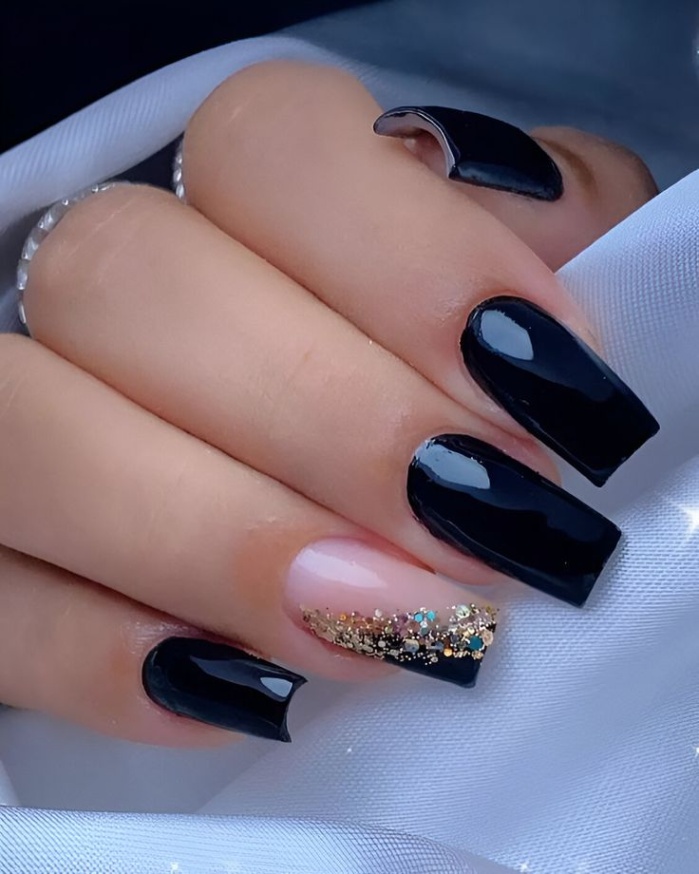 Niche Utama 1  Elegant Black Nail Designs For Classy Beauty