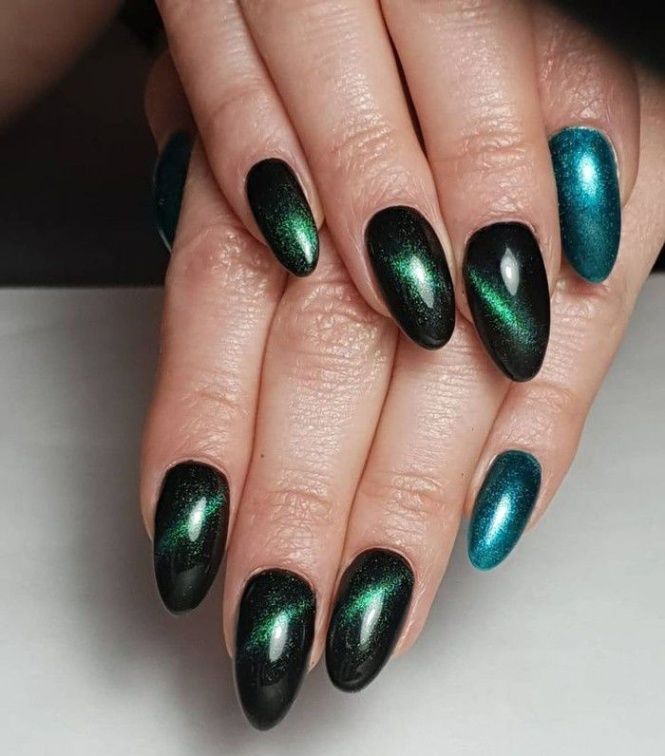 Cat Eye Nail Design