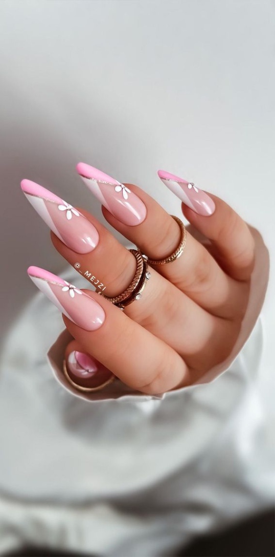 Niche Utama 2  Playful Pink Nail Art Designs For Every Occasion : Pink & White