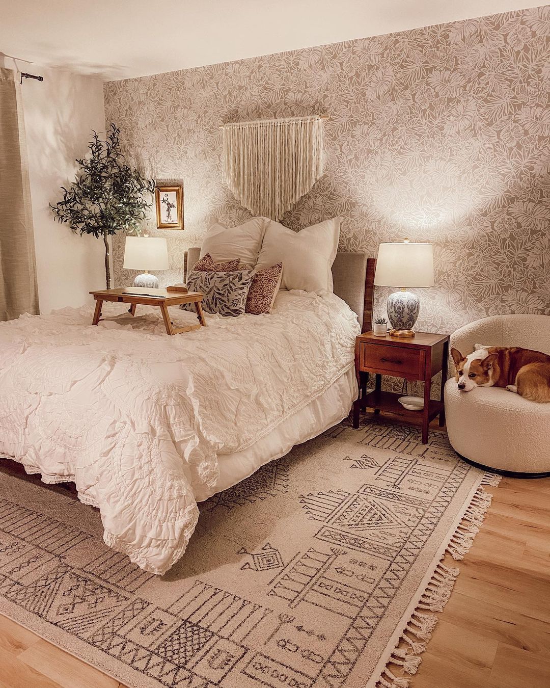 Minimalist Bedroom Decorating Ideas