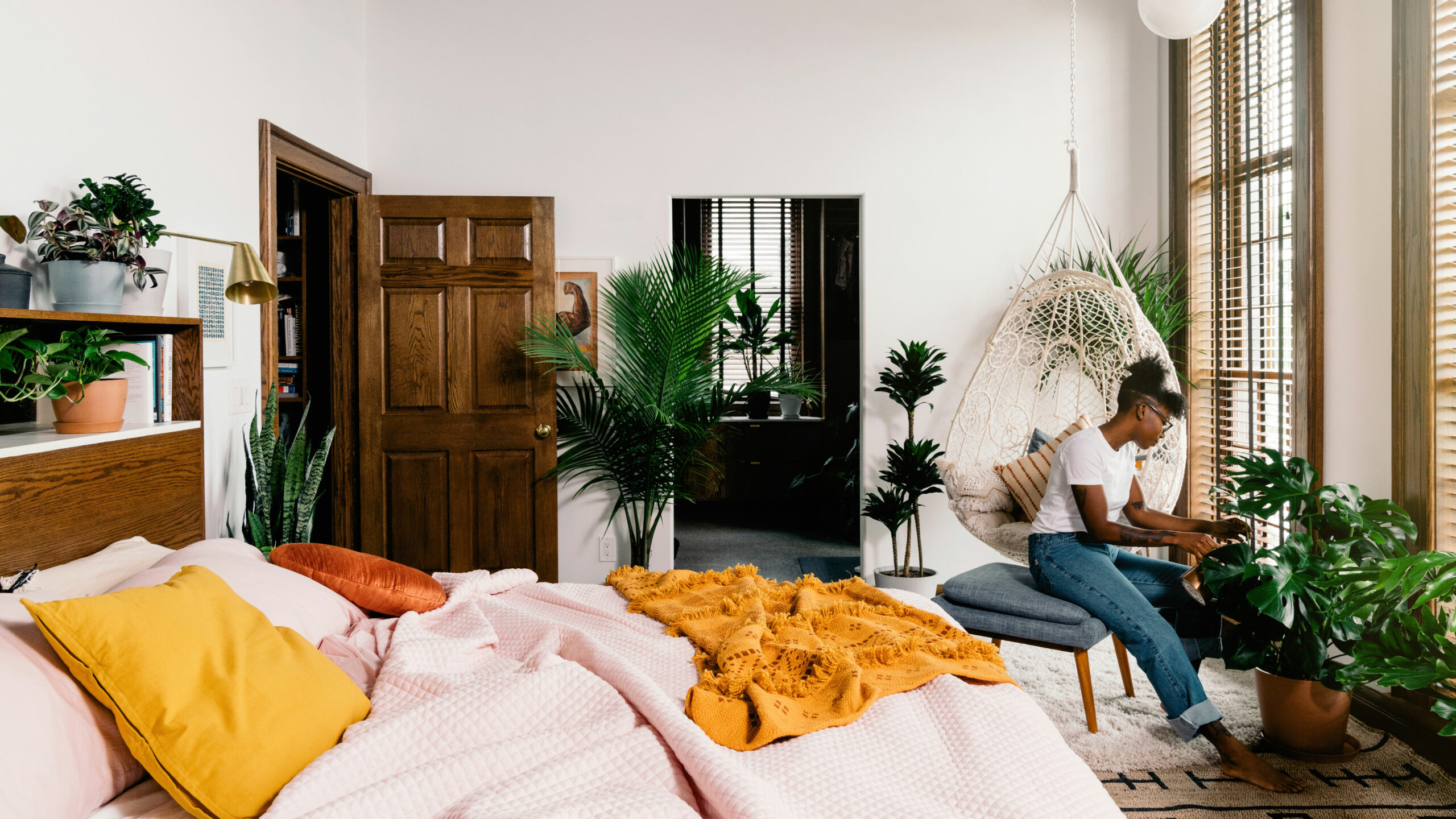 Designing a Relaxing Bedroom with Minimalist Ideas for a Peaceful Sanctuary