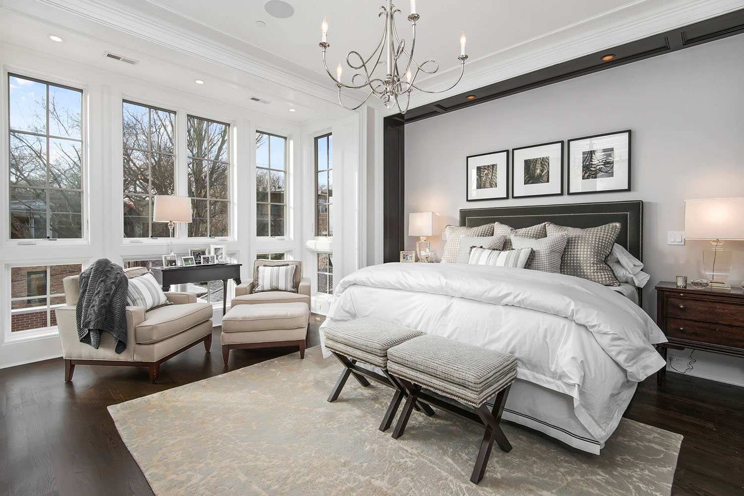 Minimalist Bedroom Decor: Achieving Clean and Simple Elegance