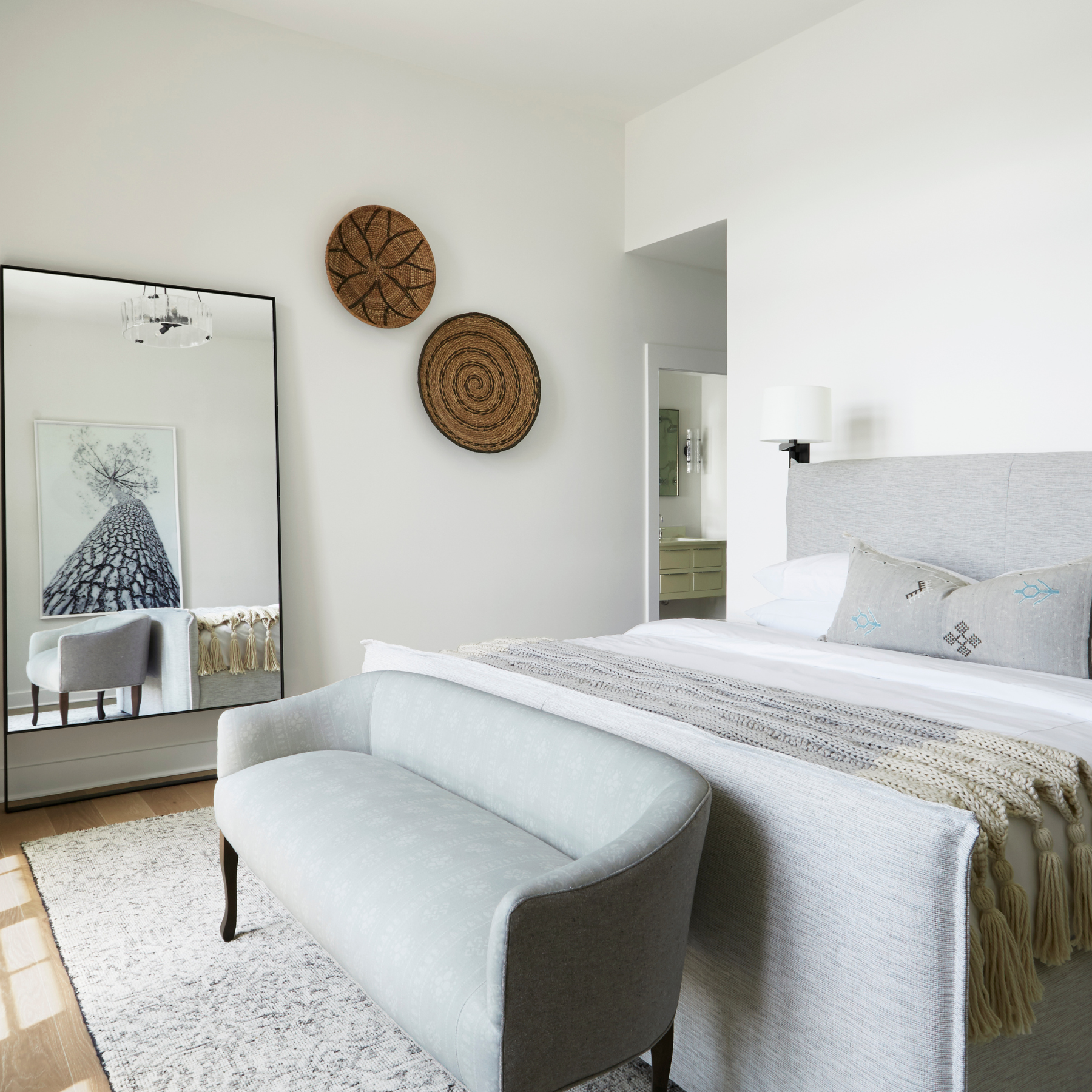 Minimalist Bedroom Decorating Ideas: Simplifying Your Space for Maximum Comfort