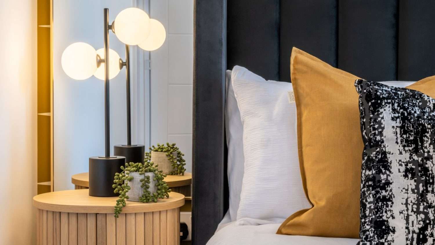Minimalist Bedroom on a Budget: Achieving Style and Simplicity Without Breaking the Bank