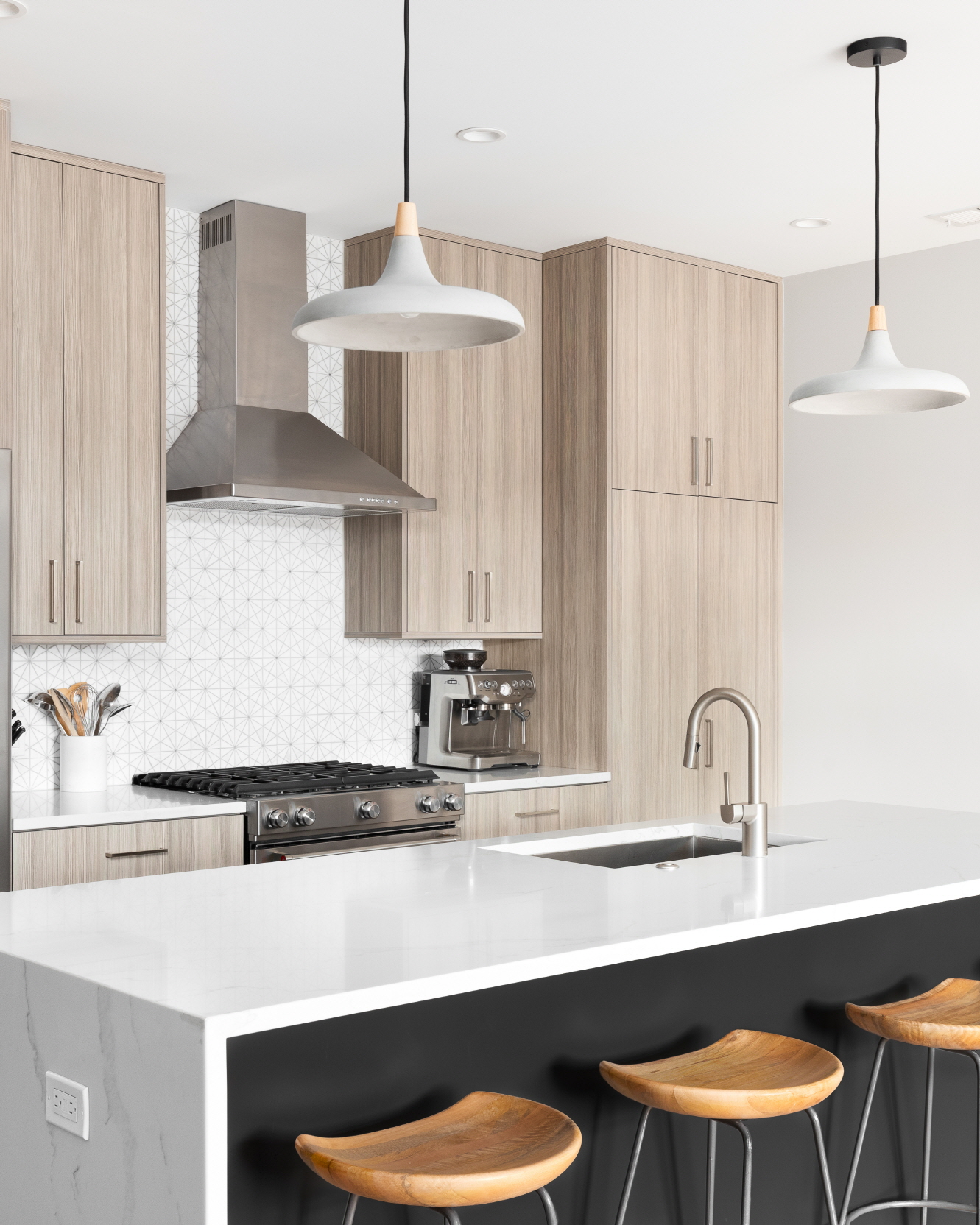 Small Minimalist Kitchen Design: Efficient, Stylish, and Clutter-Free