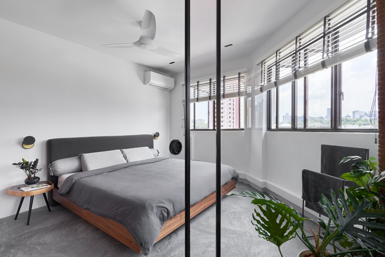 Minimalist Master Bedroom Ideas: A Tranquil and Refined Retreat