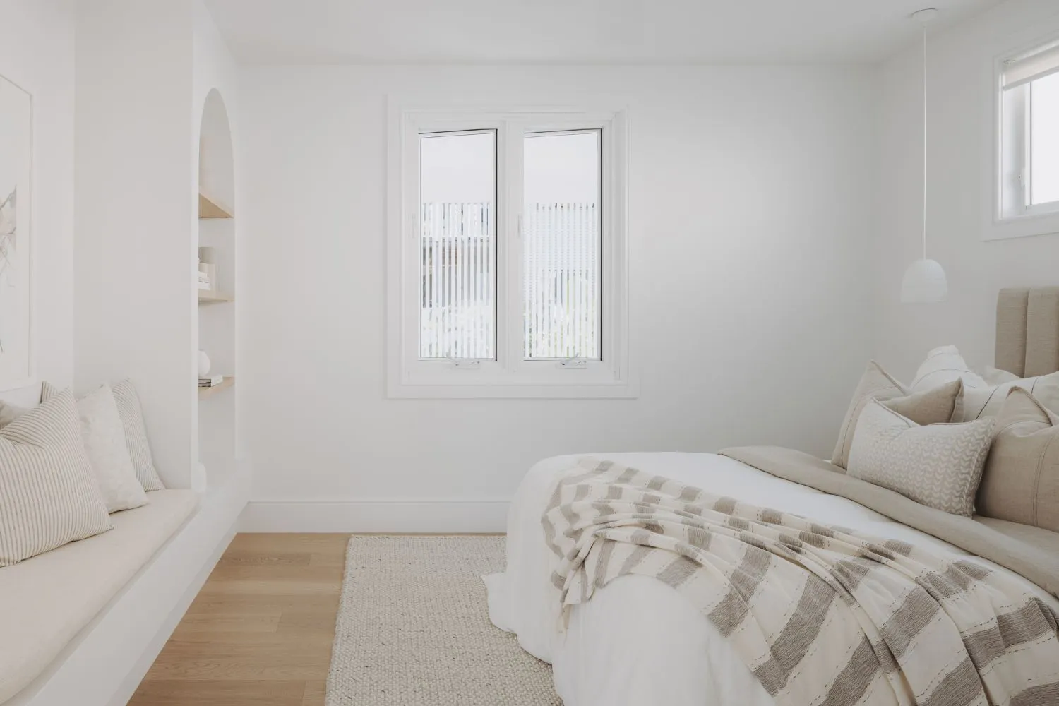 minimalistic bedroom